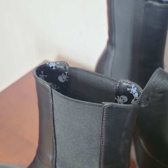 Women's LAMODA Doll Black Platform Slip-on Calf Boots Size 7 Gothic Alternative - Picture 3 of 9